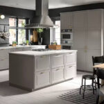 Wall cabinet horizontal w 2 doors - Image 4